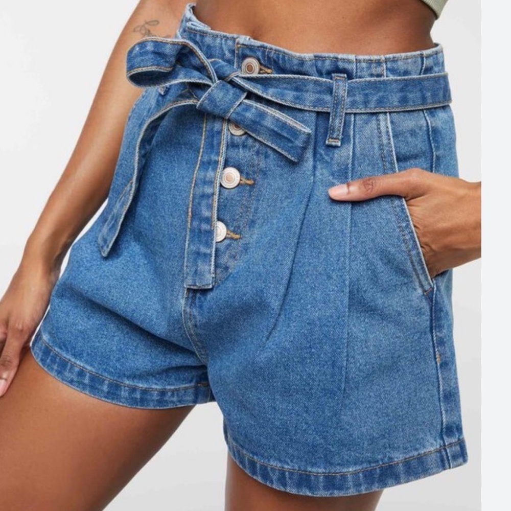 Abercrombie & Fitch Paper Bag Waist Jean Shorts Women’s Size 27/4 Button Fly